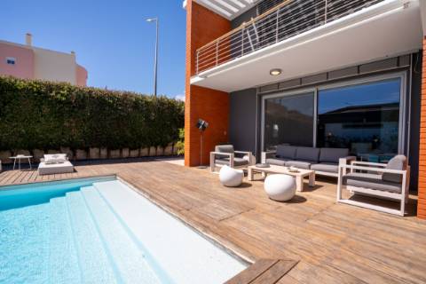 EXCLUSIVIDADE 

Moradia de arquiteto de 4 Quartos com piscina - Prestação de qualidade