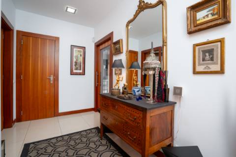 EXCLUSIVIDADE 

Moradia de arquiteto de 4 Quartos com piscina - Prestação de qualidade
