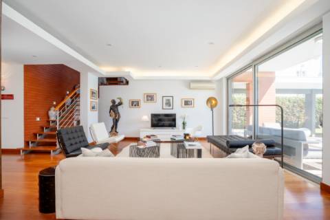 EXCLUSIVIDADE 

Moradia de arquiteto de 4 Quartos com piscina - Prestação de qualidade