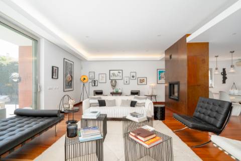 EXCLUSIVIDADE 

Moradia de arquiteto de 4 Quartos com piscina - Prestação de qualidade