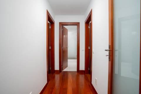 EXCLUSIVIDADE 

Moradia de arquiteto de 4 Quartos com piscina - Prestação de qualidade