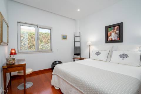 EXCLUSIVIDADE 

Moradia de arquiteto de 4 Quartos com piscina - Prestação de qualidade
