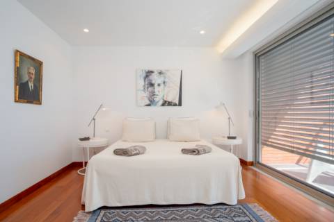 EXCLUSIVIDADE 

Moradia de arquiteto de 4 Quartos com piscina - Prestação de qualidade
