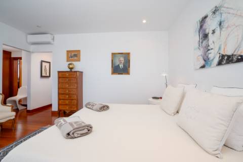 EXCLUSIVIDADE 

Moradia de arquiteto de 4 Quartos com piscina - Prestação de qualidade