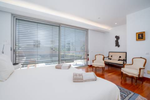 EXCLUSIVIDADE 

Moradia de arquiteto de 4 Quartos com piscina - Prestação de qualidade