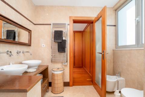 EXCLUSIVIDADE 

Moradia de arquiteto de 4 Quartos com piscina - Prestação de qualidade