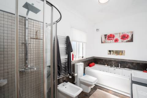 EXCLUSIVIDADE

Moradia de qualidade situada a 5mn de Loulé, com 3 quartos e piscina