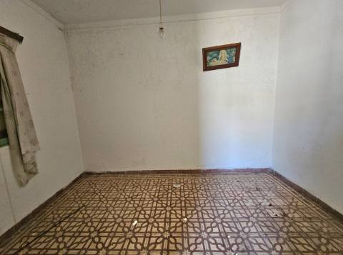 EXCLUSIVIDADE- Ruina no centro de Salir com imenso potencial!