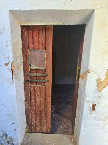 EXCLUSIVIDADE- Ruina no centro de Salir com imenso potencial!