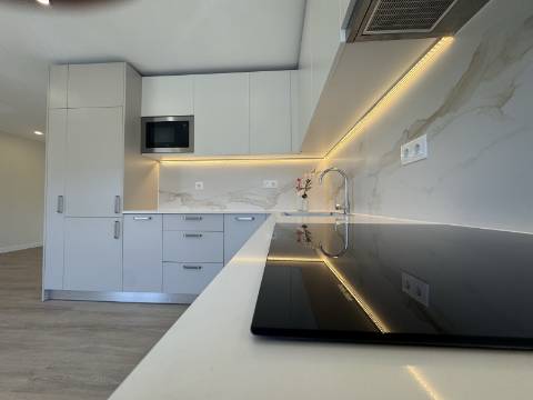 Apartamento T2 Com Lugar de Estacionamento e Arrecadação no Coração de Almancil

