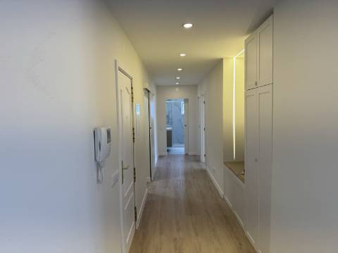 Apartamento T2 Com Lugar de Estacionamento e Arrecadação no Coração de Almancil
