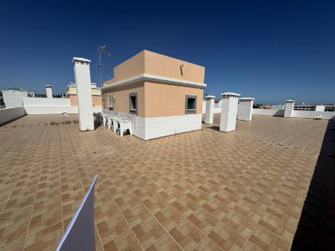 Apartamento T2 Com Lugar de Estacionamento e Arrecadação no Coração de Almancil
