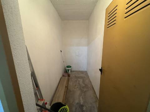 Apartamento T2 Com Lugar de Estacionamento e Arrecadação no Coração de Almancil

