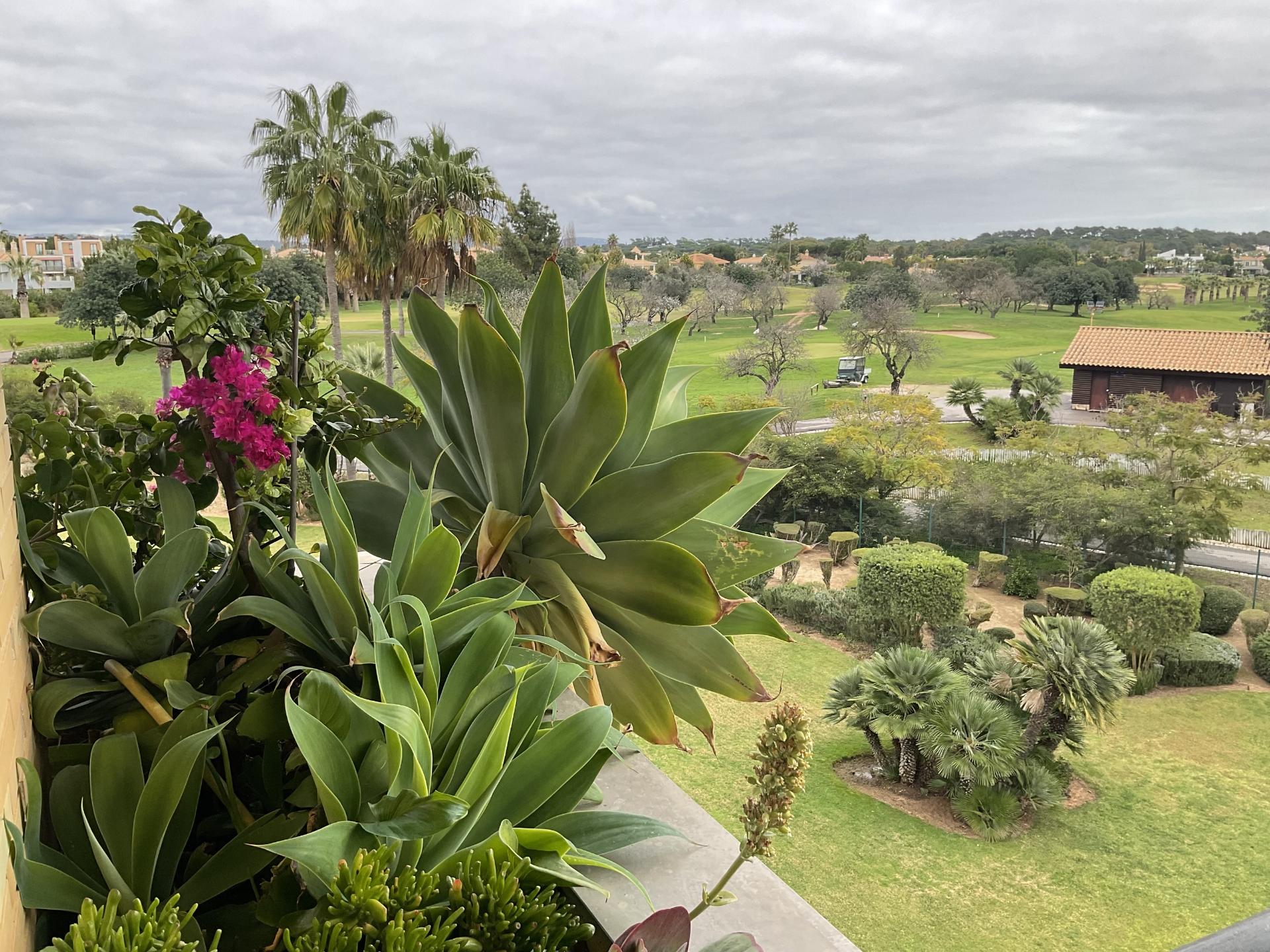 Apartamento exclusivo com vistas deslumbrantes sobre o golfe e o mar em Vilamoura