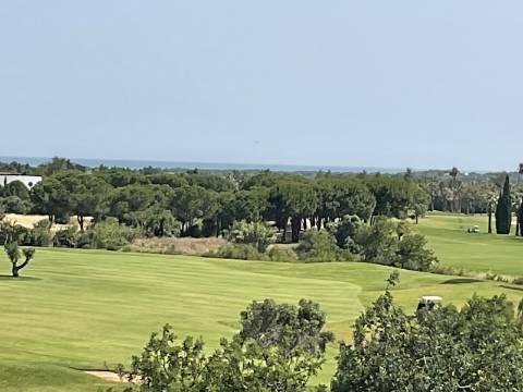 Apartamento exclusivo com vistas deslumbrantes sobre o golfe e o mar em Vilamoura