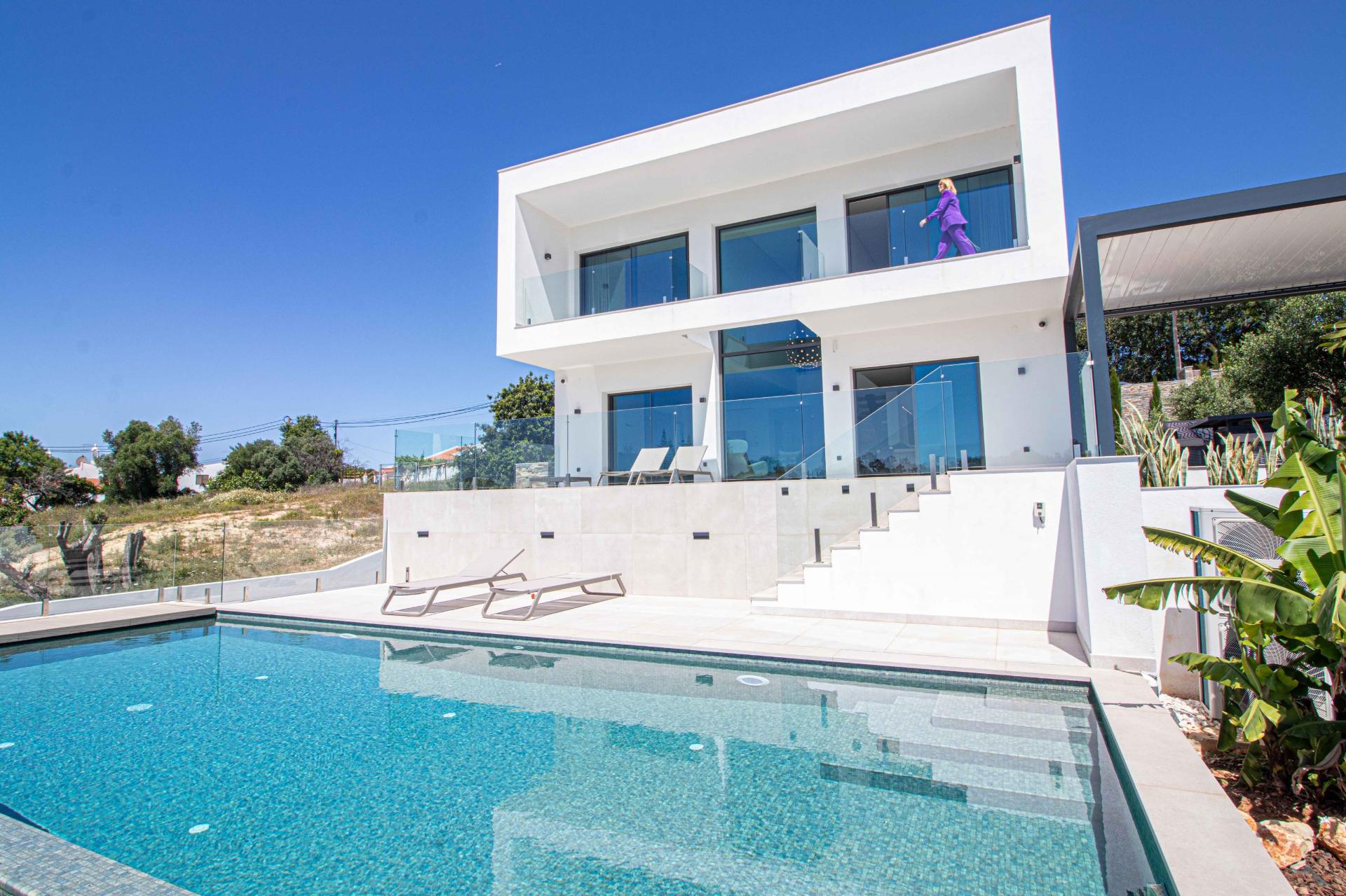 Moradia Contemporânea de Luxo com Vista Mar à Venda em Almancil