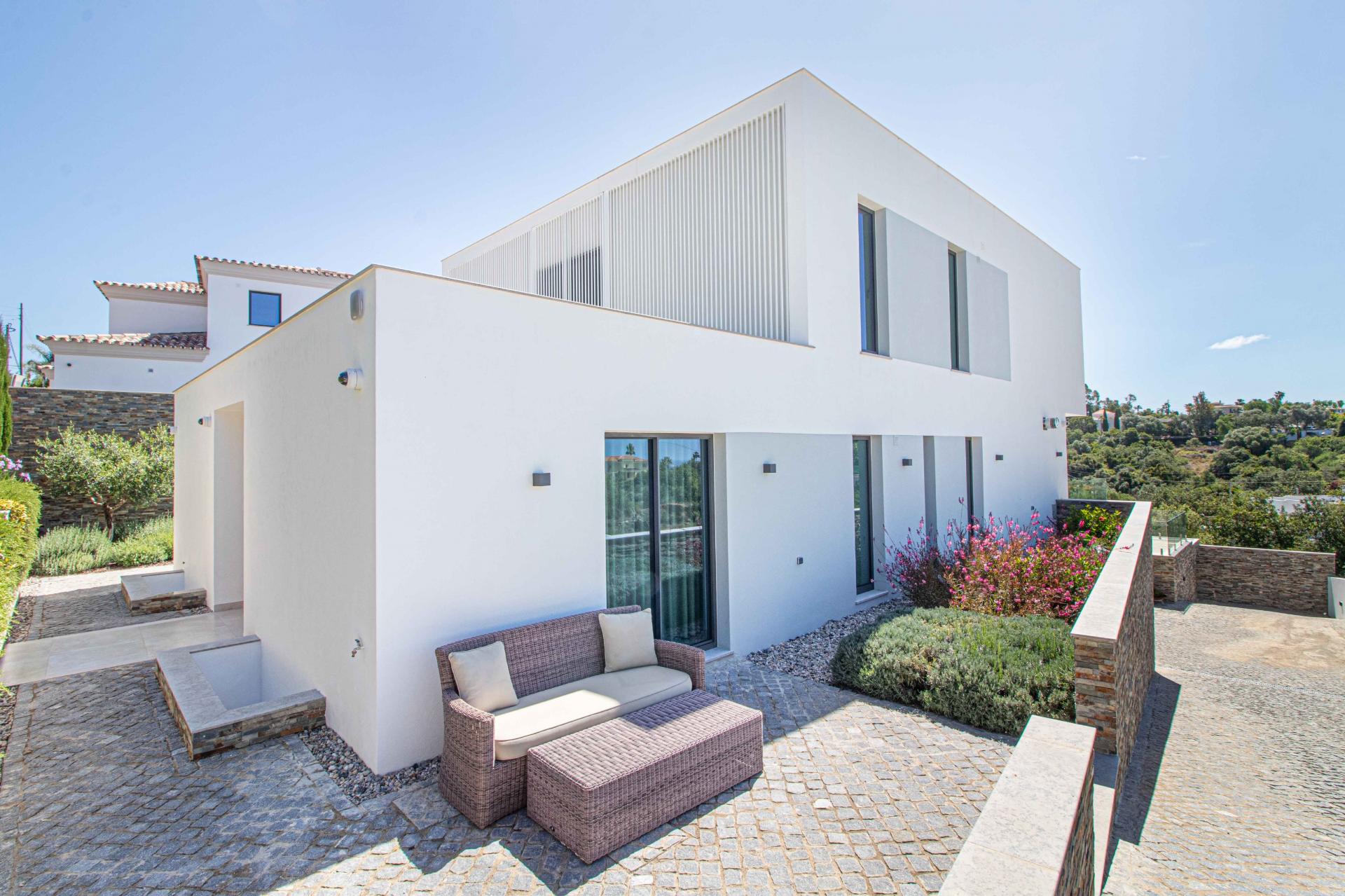 Moradia Contemporânea de Luxo com Vista Mar à Venda em Almancil