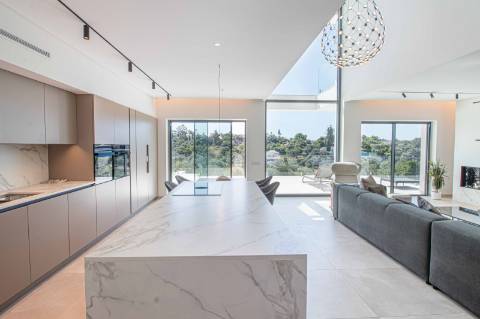 Moradia Contemporânea de Luxo com Vista Mar à Venda em Almancil