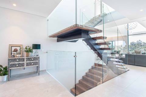 Moradia Contemporânea de Luxo com Vista Mar à Venda em Almancil