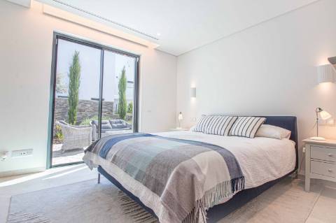 Moradia Contemporânea de Luxo com Vista Mar à Venda em Almancil