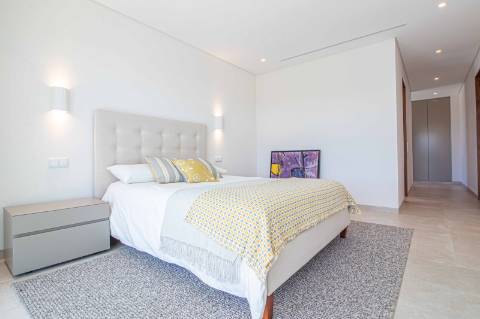 Moradia Contemporânea de Luxo com Vista Mar à Venda em Almancil
