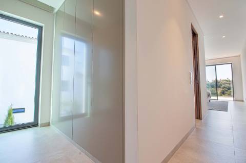 Moradia Contemporânea de Luxo com Vista Mar à Venda em Almancil