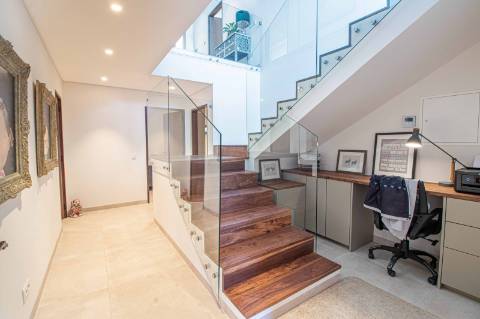 Moradia Contemporânea de Luxo com Vista Mar à Venda em Almancil