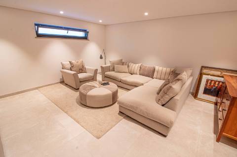 Moradia Contemporânea de Luxo com Vista Mar à Venda em Almancil