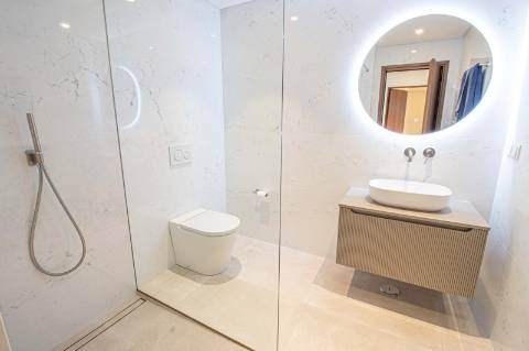 Moradia Contemporânea de Luxo com Vista Mar à Venda em Almancil