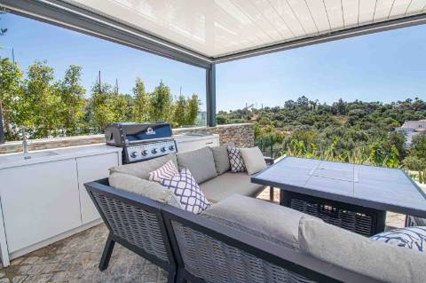 Moradia Contemporânea de Luxo com Vista Mar à Venda em Almancil