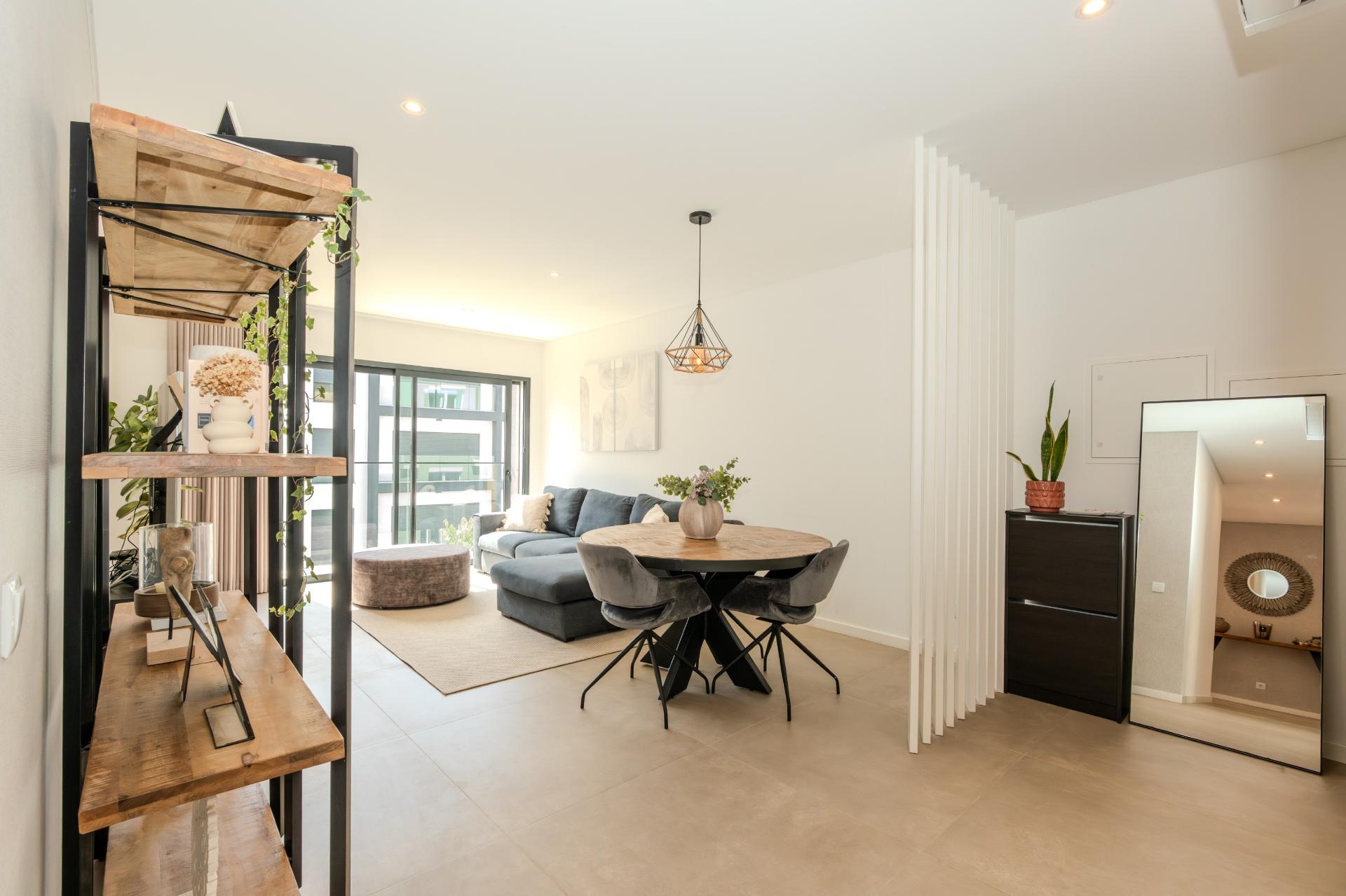 Apartamento T3 semi-novo com garagem