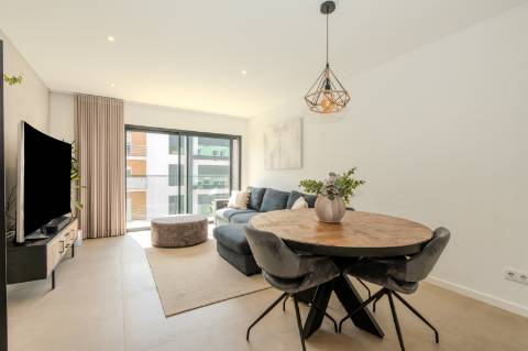 Apartamento T3 semi-novo com garagem