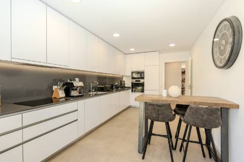 Apartamento T3 semi-novo com garagem
