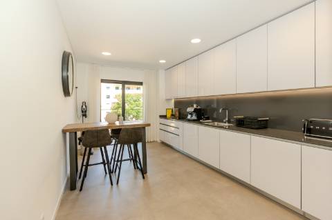 Apartamento T3 semi-novo com garagem