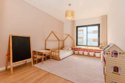 Apartamento T3 semi-novo com garagem
