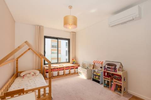 Apartamento T3 semi-novo com garagem