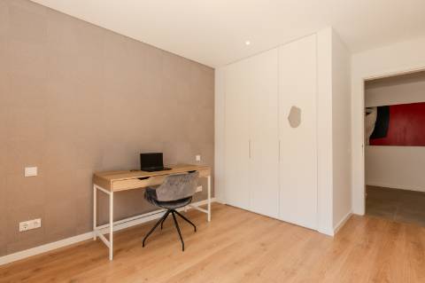 Apartamento T3 semi-novo com garagem