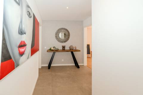 Apartamento T3 semi-novo com garagem