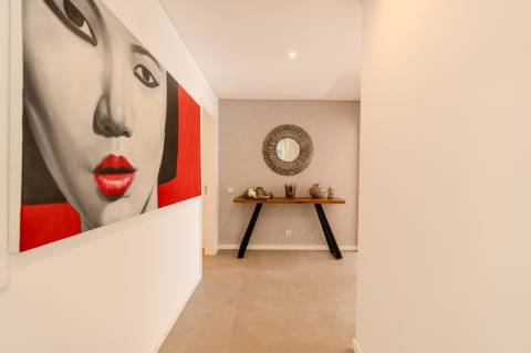 Apartamento T3 semi-novo com garagem