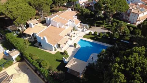 Moradia impressionante 5 quartos num lote excecional