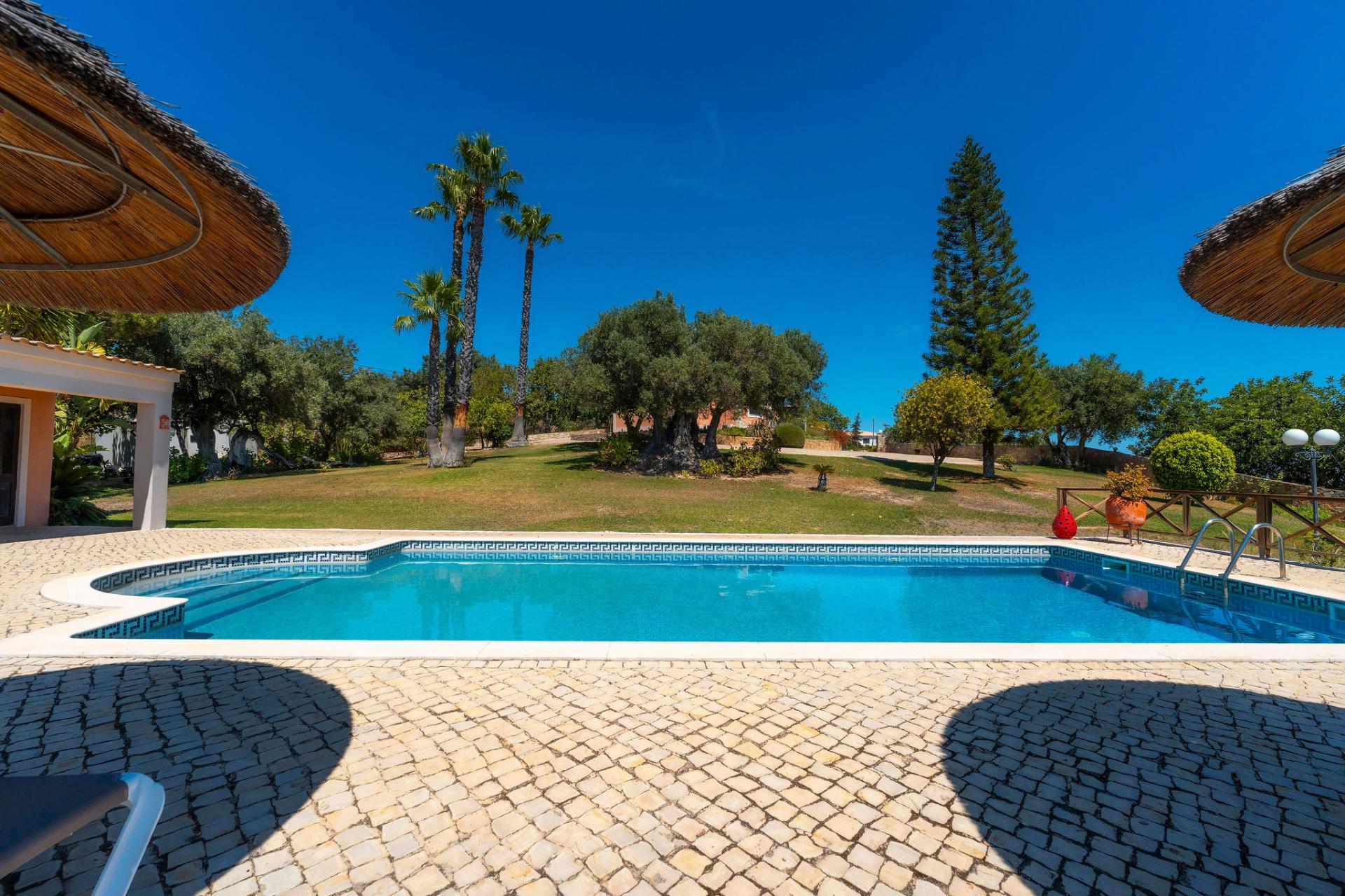 Elegante Quinta com Vista Deslumbrante sobre o Atlântico em Santa Bárbara de Nexe