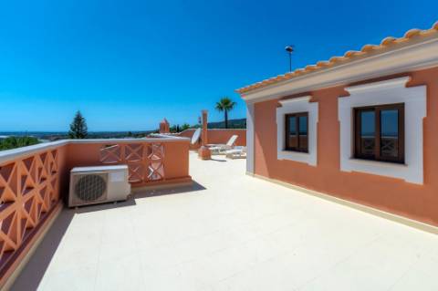 Elegante Quinta com Vista Deslumbrante sobre o Atlântico em Santa Bárbara de Nexe