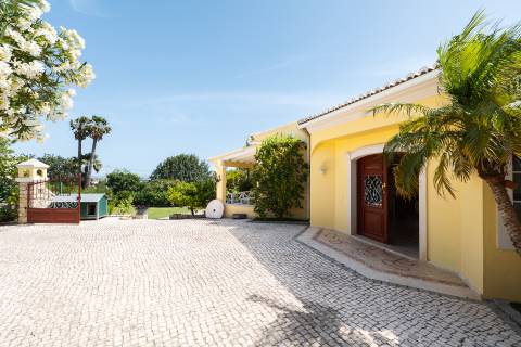 Encantadora moradia em Vale Formoso com anexo e vistas panorâmicas.