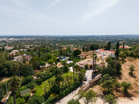 Encantadora moradia em Vale Formoso com anexo e vistas panorâmicas.