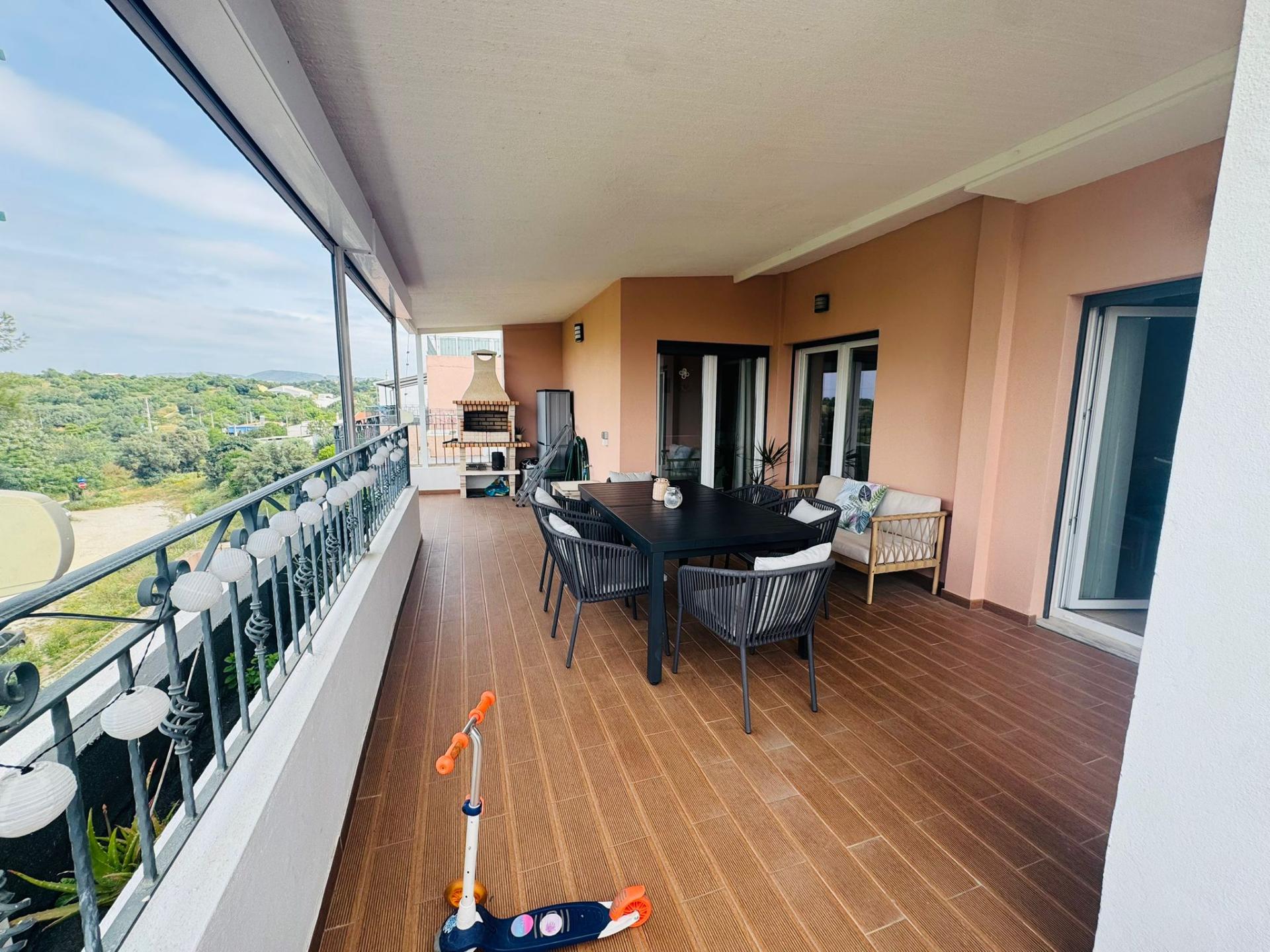 Apartamento T2+1 com terraço em Pechão