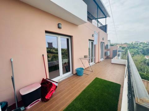 Apartamento T2+1 com terraço em Pechão