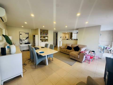 Apartamento T2+1 com terraço em Pechão