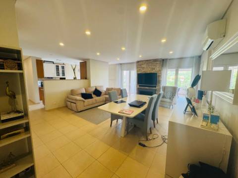 Apartamento T2+1 com terraço em Pechão