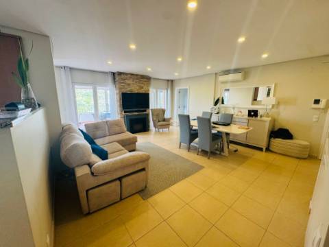 Apartamento T2+1 com terraço em Pechão