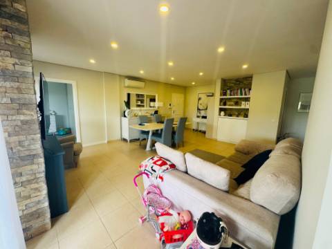 Apartamento T2+1 com terraço em Pechão